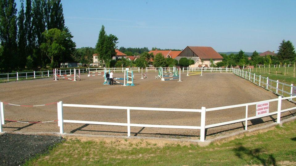 Vyjížďky do krásné přírody v Posázaví, hobby i sport. To nabízí Nesměň