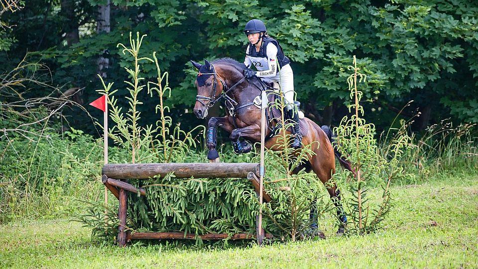 Bezchybný kros v Přeštěnicích. MČR dál vedou Hlavatá, Balcarová a Kusá