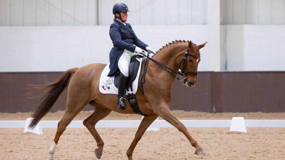 Život Lucie Bernárové v Anglii. S jednookou Brydie plánuje Grand Prix 