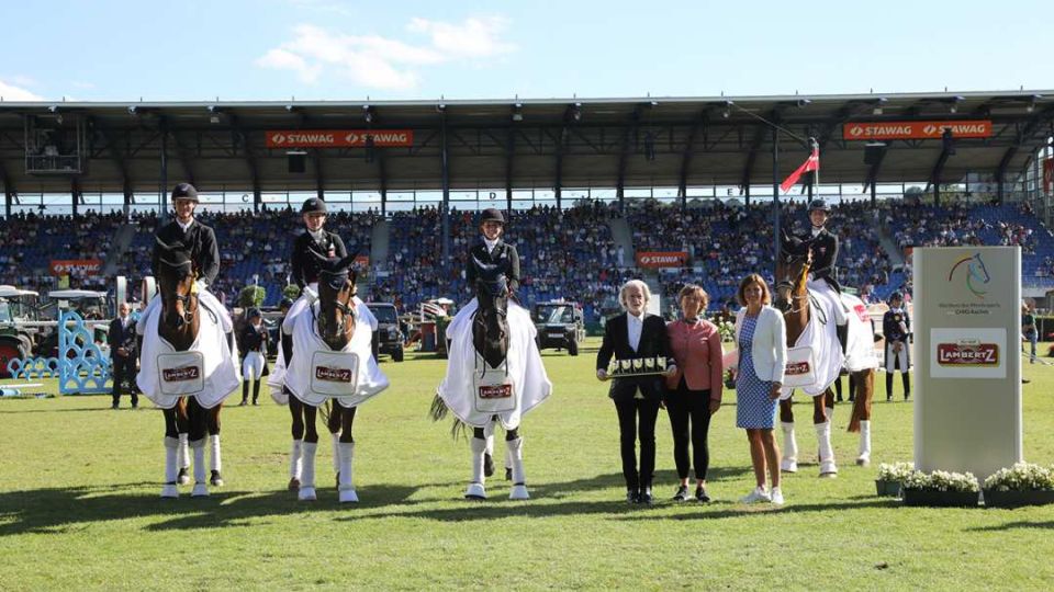 Dufour slavila v Cáchách vítězství v individuální i týmové soutěži
