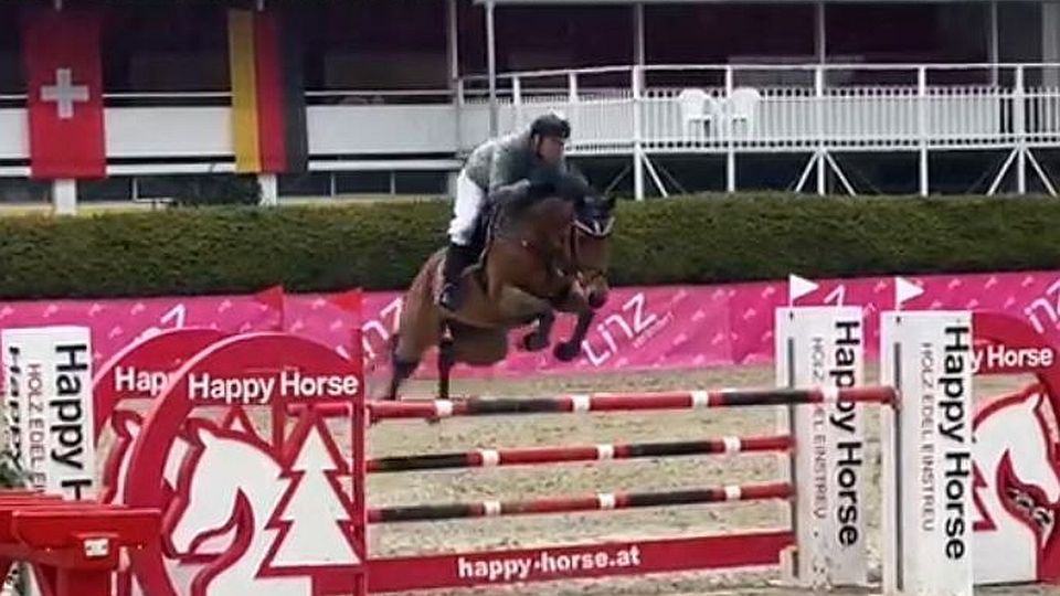 Papoušek uspěl v Linci v CSIYH, Hruška zářil mezi hvězdami v Gold Tour