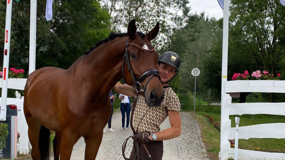 Čeští drezurní jezdci závodí v Budapešti. Michal Košťál uspěl v CDIYH