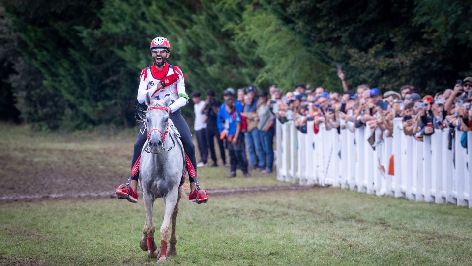 Šejk Al Khalifa mistrem světa ve vytrvalosti. Česká dvojice nedokončila