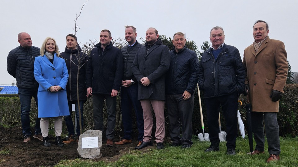 Oslavy jubilea začaly: Na pardubickém závodišti zasadili památeční lípu